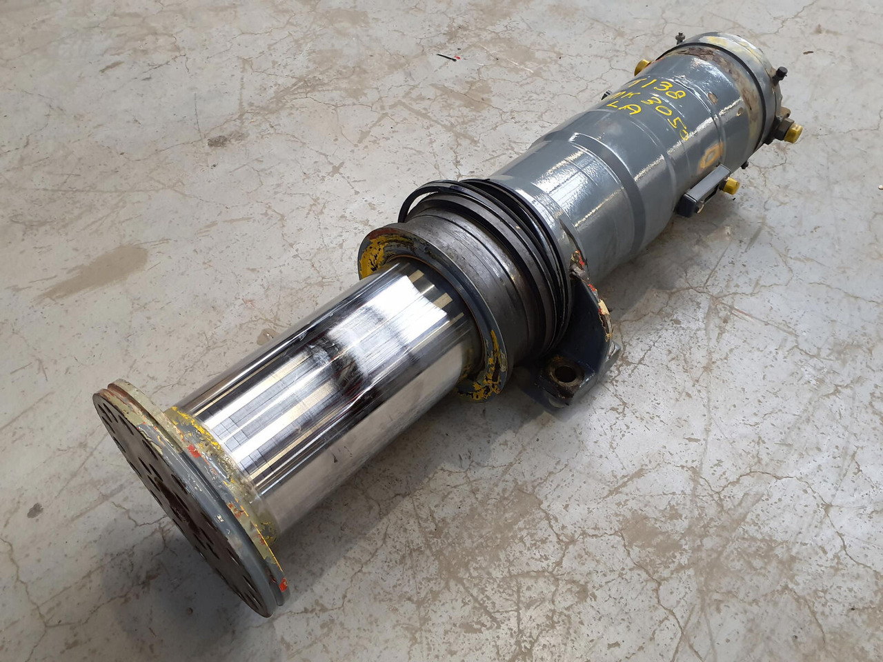 Grove GMK 3050 suspension cylinder - Hidraulični cilindar za Autokran za sve terene: slika 2 Grove GMK 3050 suspension cylinder - Hidraulični cilindar za Autokran za sve terene: slika 2