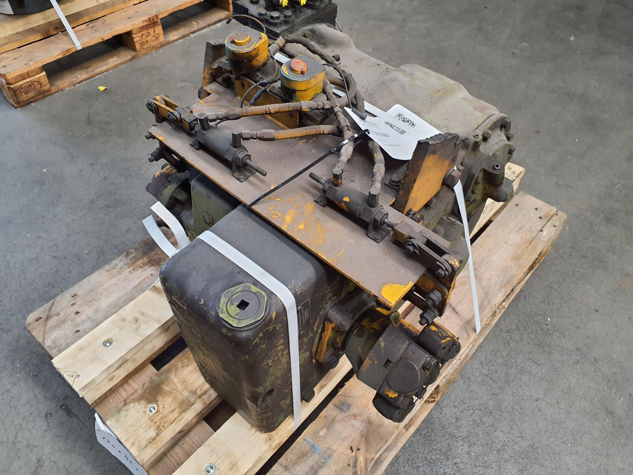 Grove RT 65S Gearbox Clark R28621-8 - Menjač za Pokretni kran: slika 4 Grove RT 65S Gearbox Clark R28621-8 - Menjač za Pokretni kran: slika 4
