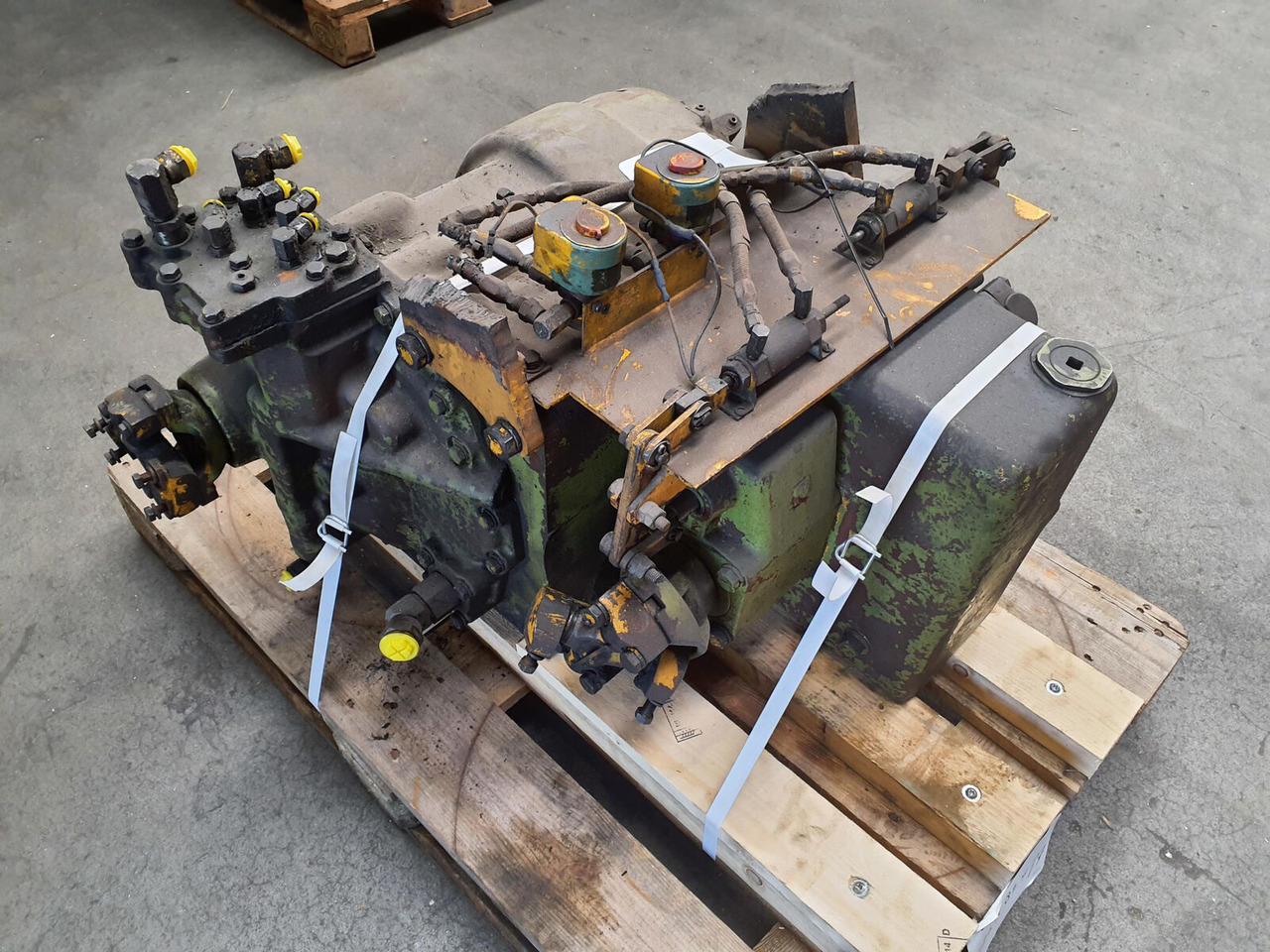 Grove RT 65S Gearbox Clark R28621-8 - Menjač za Pokretni kran: slika 1 Grove RT 65S Gearbox Clark R28621-8 - Menjač za Pokretni kran: slika 1