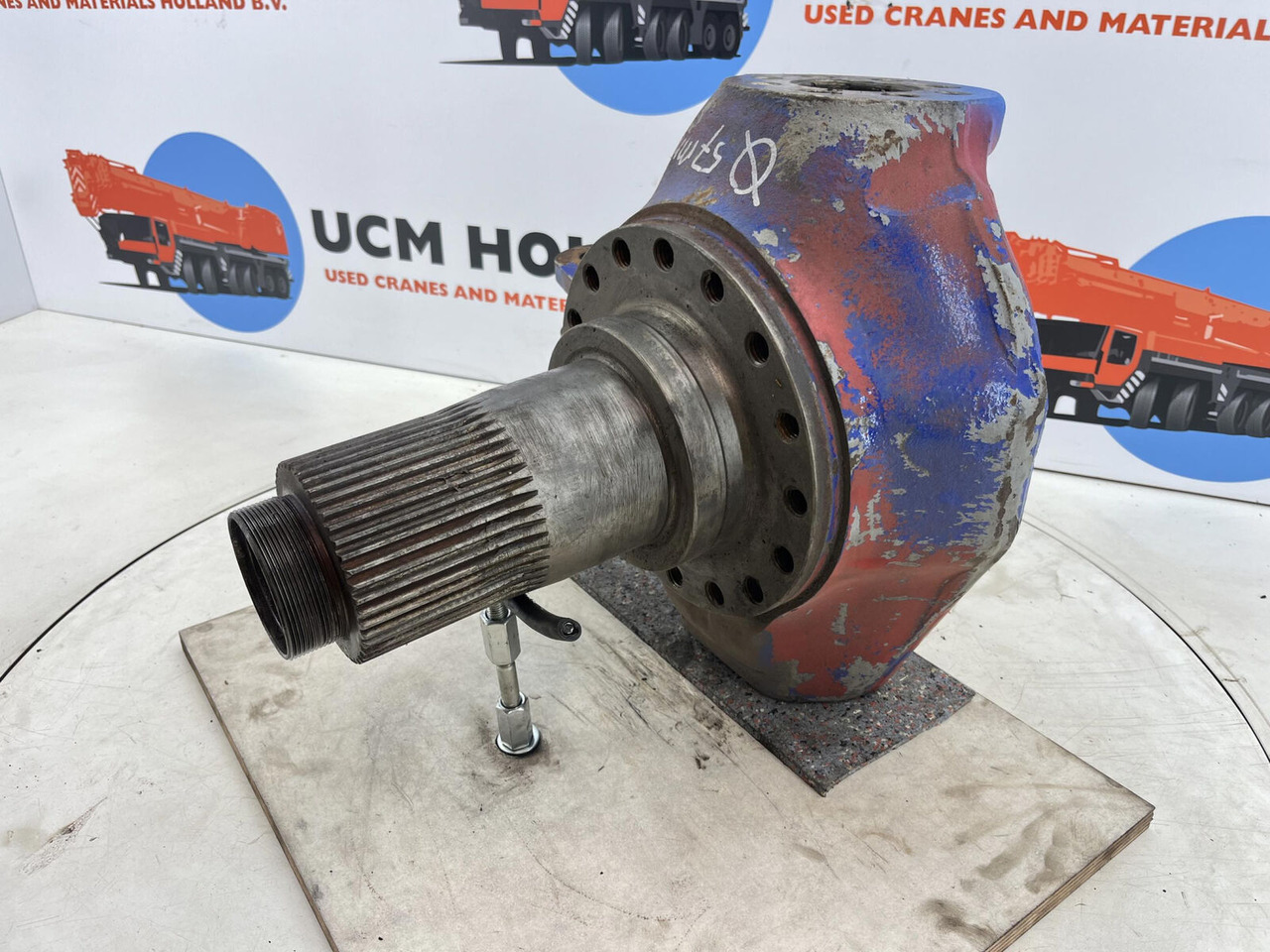 Kessler steering knuckle 16 holes with bracket - Rukavc točka za Pokretni kran: slika 1 Kessler steering knuckle 16 holes with bracket - Rukavc točka za Pokretni kran: slika 1