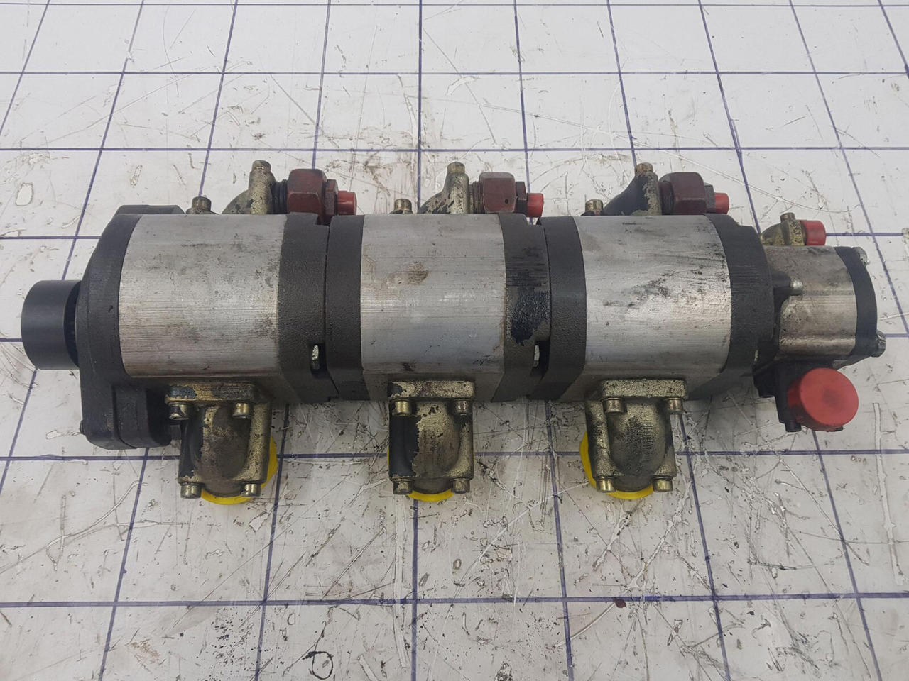 Krupp KMK 3045 four way gear pump - Hidraulična pumpa za Pokretni kran: slika 4 Krupp KMK 3045 four way gear pump - Hidraulična pumpa za Pokretni kran: slika 4
