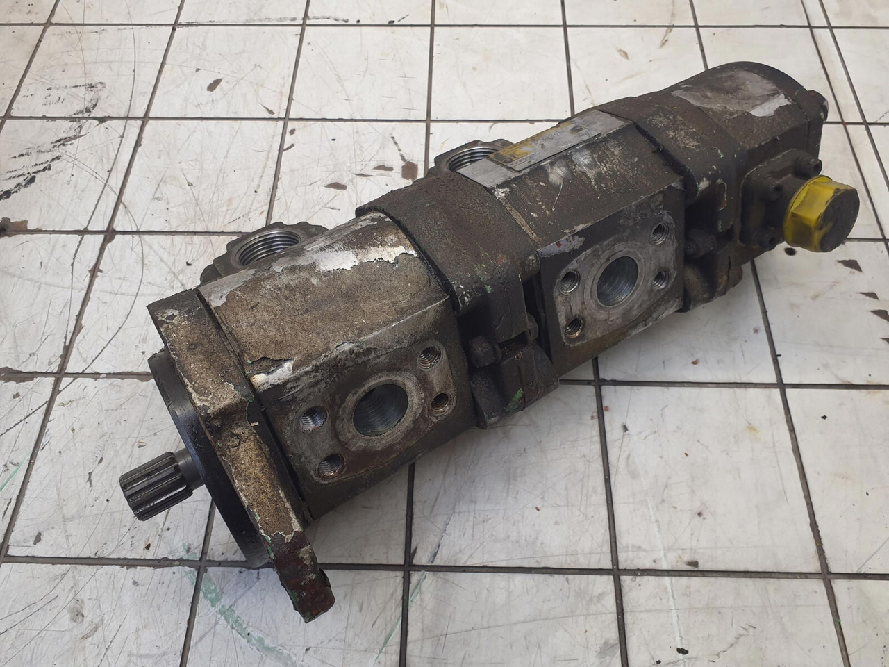 Krupp KMK 5100 3 way gear pump - Hidraulična pumpa za Pokretni kran: slika 1 Krupp KMK 5100 3 way gear pump - Hidraulična pumpa za Pokretni kran: slika 1