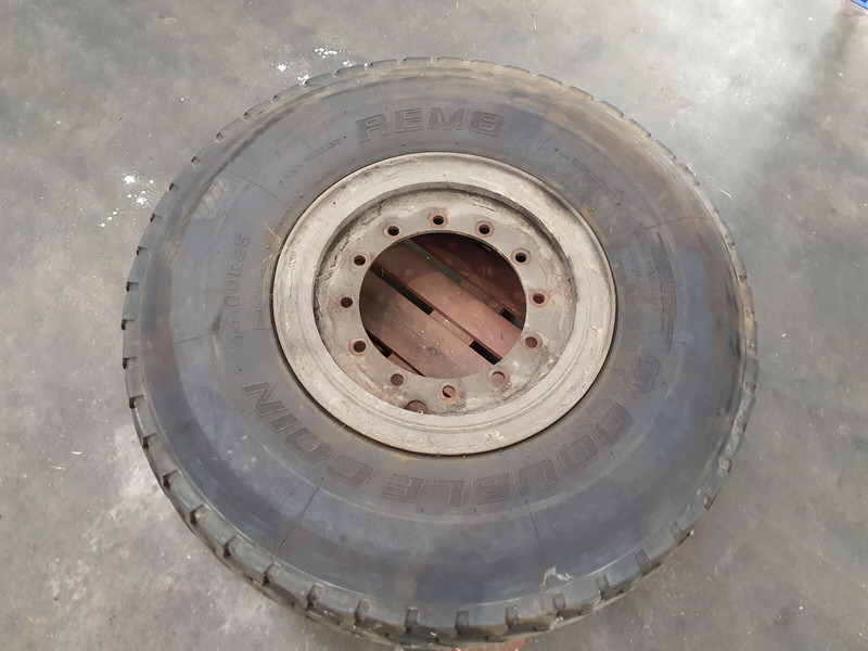 Krupp Wheel 385/95R25 12 5.4 3p - Шины и диски za Kran: slika 1 Krupp Wheel 385/95R25 12 5.4 3p - Шины и диски za Kran: slika 1