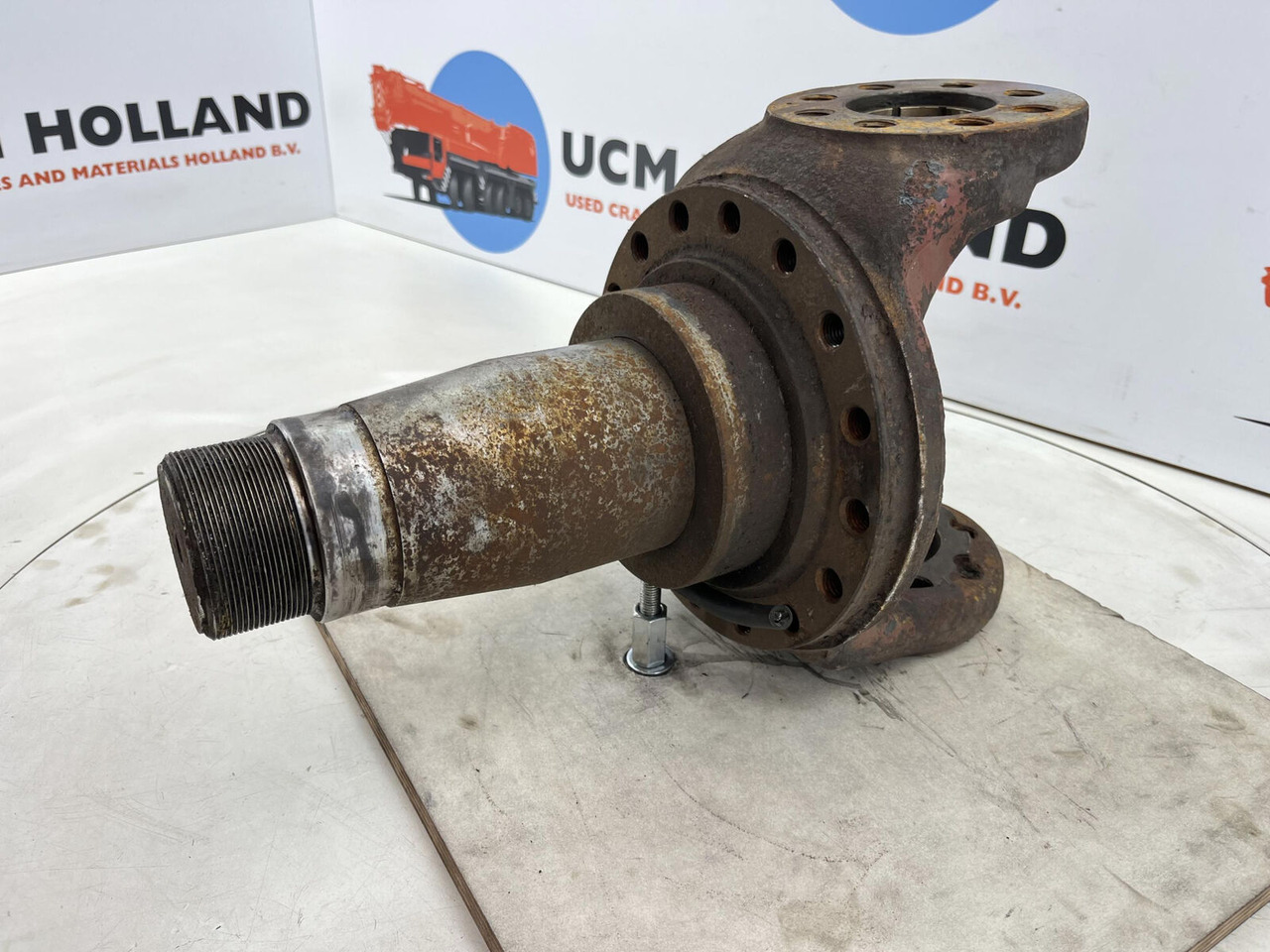 Liebherr LT 1090 Steering knuckle 16 holes - Rukavc točka za Pokretni kran: slika 1 Liebherr LT 1090 Steering knuckle 16 holes - Rukavc točka za Pokretni kran: slika 1