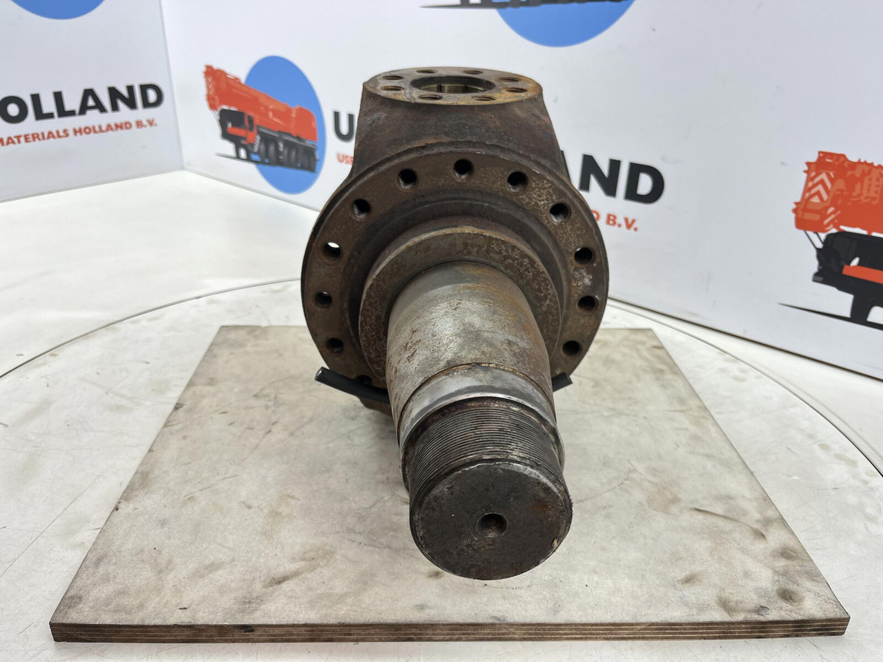Liebherr LT 1090 Steering knuckle 16 holes - Rukavc točka za Pokretni kran: slika 2 Liebherr LT 1090 Steering knuckle 16 holes - Rukavc točka za Pokretni kran: slika 2