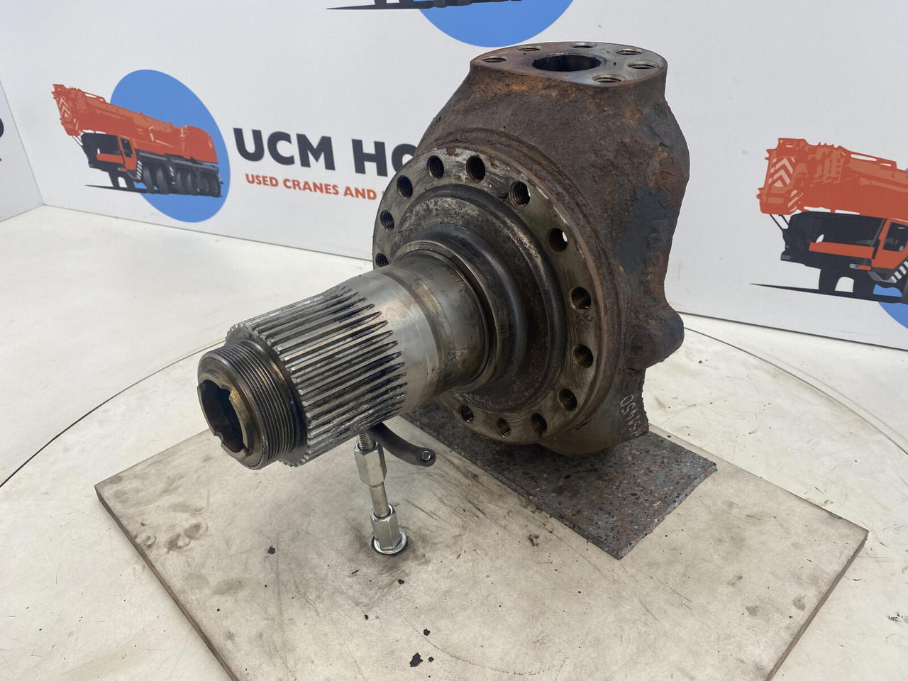 Liebherr LTM 1025 Steering knuckle 16 holes axle 1 - Rukavc točka za Pokretni kran: slika 1 Liebherr LTM 1025 Steering knuckle 16 holes axle 1 - Rukavc točka za Pokretni kran: slika 1