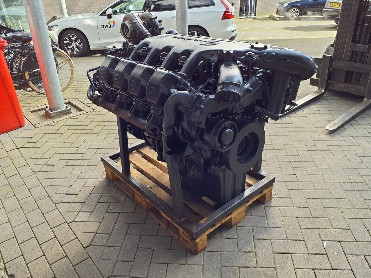 Mercedes-Benz GMK 6400 engine OM502LA - Motor za Pokretni kran: slika 4 Mercedes-Benz GMK 6400 engine OM502LA - Motor za Pokretni kran: slika 4