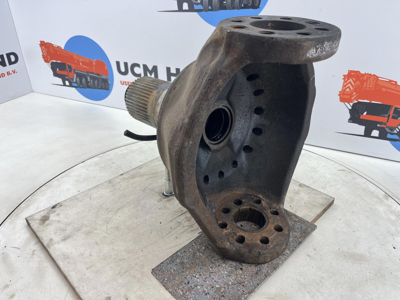 PPM ATT 400 Steering knuckle 16 holes axle 1 - Rukavc točka za Kran: slika 4 PPM ATT 400 Steering knuckle 16 holes axle 1 - Rukavc točka za Kran: slika 4