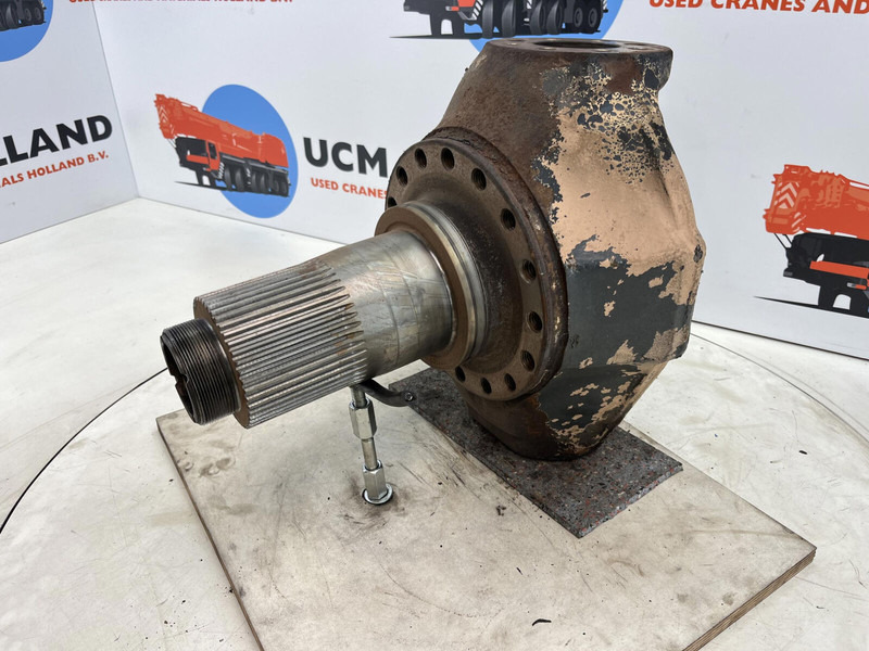 Terex AC 155 steering knuckle 16 holes axle 2 - Rukavc točka za Kran: slika 1 Terex AC 155 steering knuckle 16 holes axle 2 - Rukavc točka za Kran: slika 1