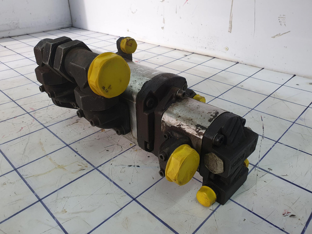 Terex AC 205 3 way gear pump - Hidraulična pumpa za Pokretni kran: slika 2 Terex AC 205 3 way gear pump - Hidraulična pumpa za Pokretni kran: slika 2