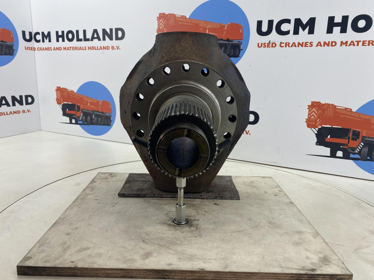 Terex AC 205 Steering knuckle 16 holes - Rukavc točka za Pokretni kran: slika 2 Terex AC 205 Steering knuckle 16 holes - Rukavc točka za Pokretni kran: slika 2