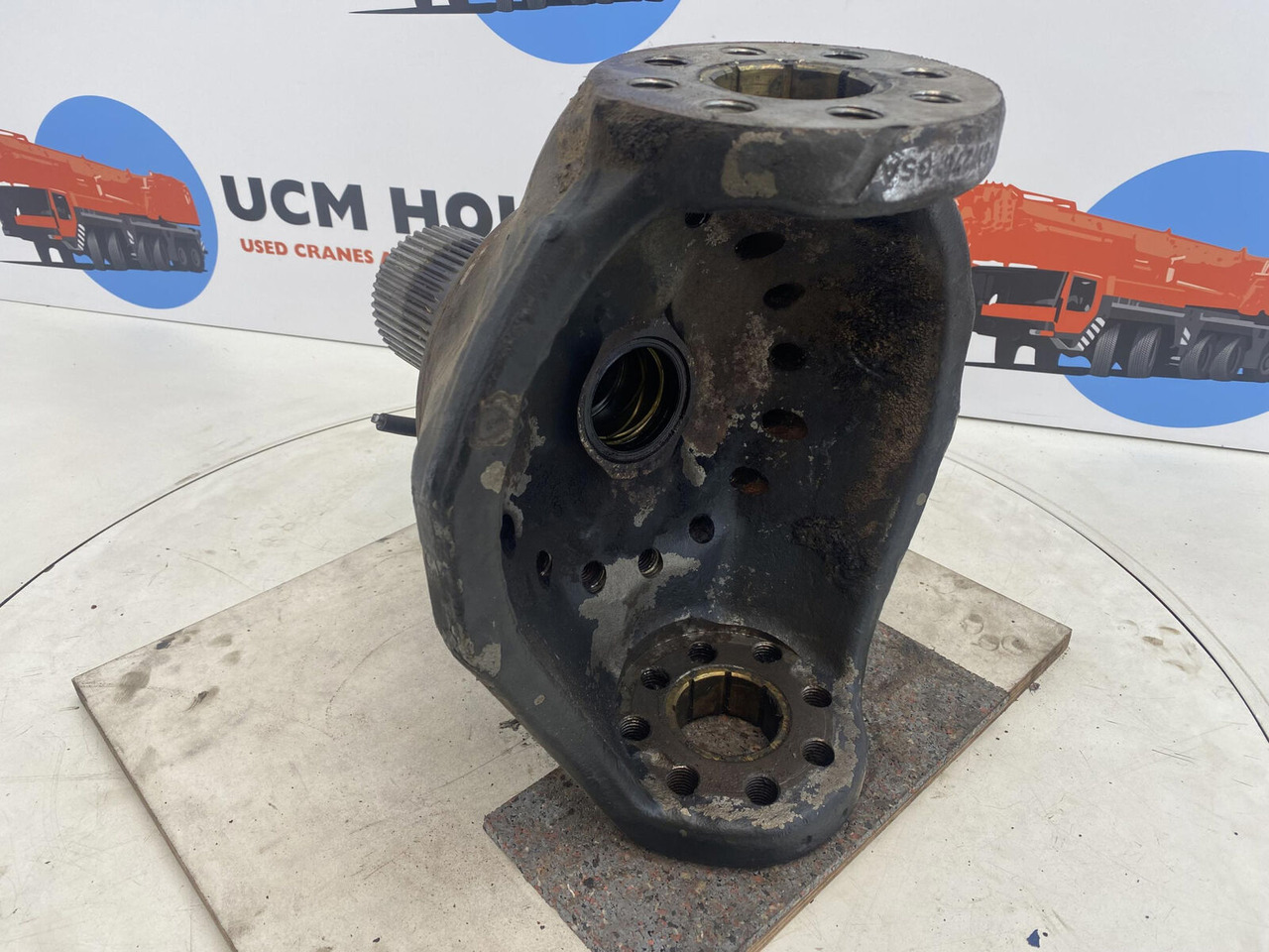 Terex Demag AC 35 Steering knuckle 16 holes axle 1 - Rukavc točka za Pokretni kran: slika 4 Terex Demag AC 35 Steering knuckle 16 holes axle 1 - Rukavc točka za Pokretni kran: slika 4