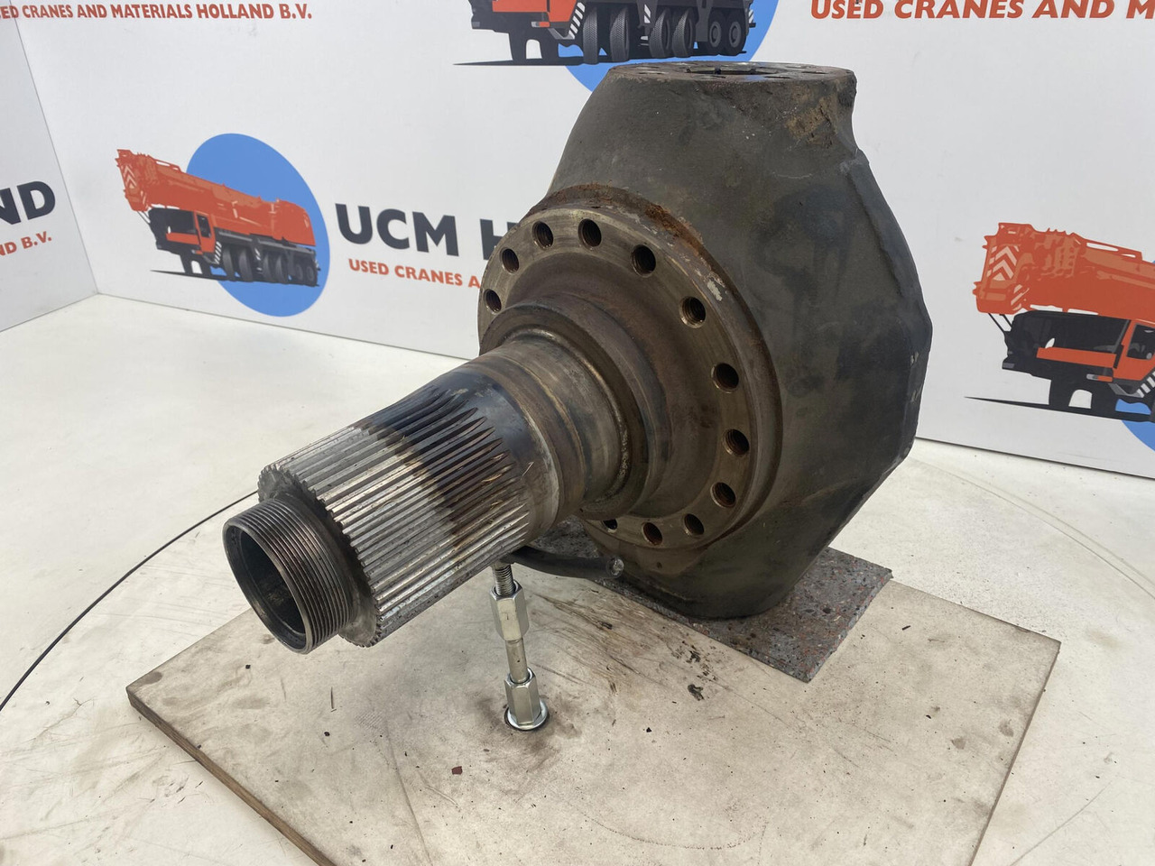 Terex Demag AC 35 Steering knuckle 16 holes axle 1 - Rukavc točka za Pokretni kran: slika 1 Terex Demag AC 35 Steering knuckle 16 holes axle 1 - Rukavc točka za Pokretni kran: slika 1