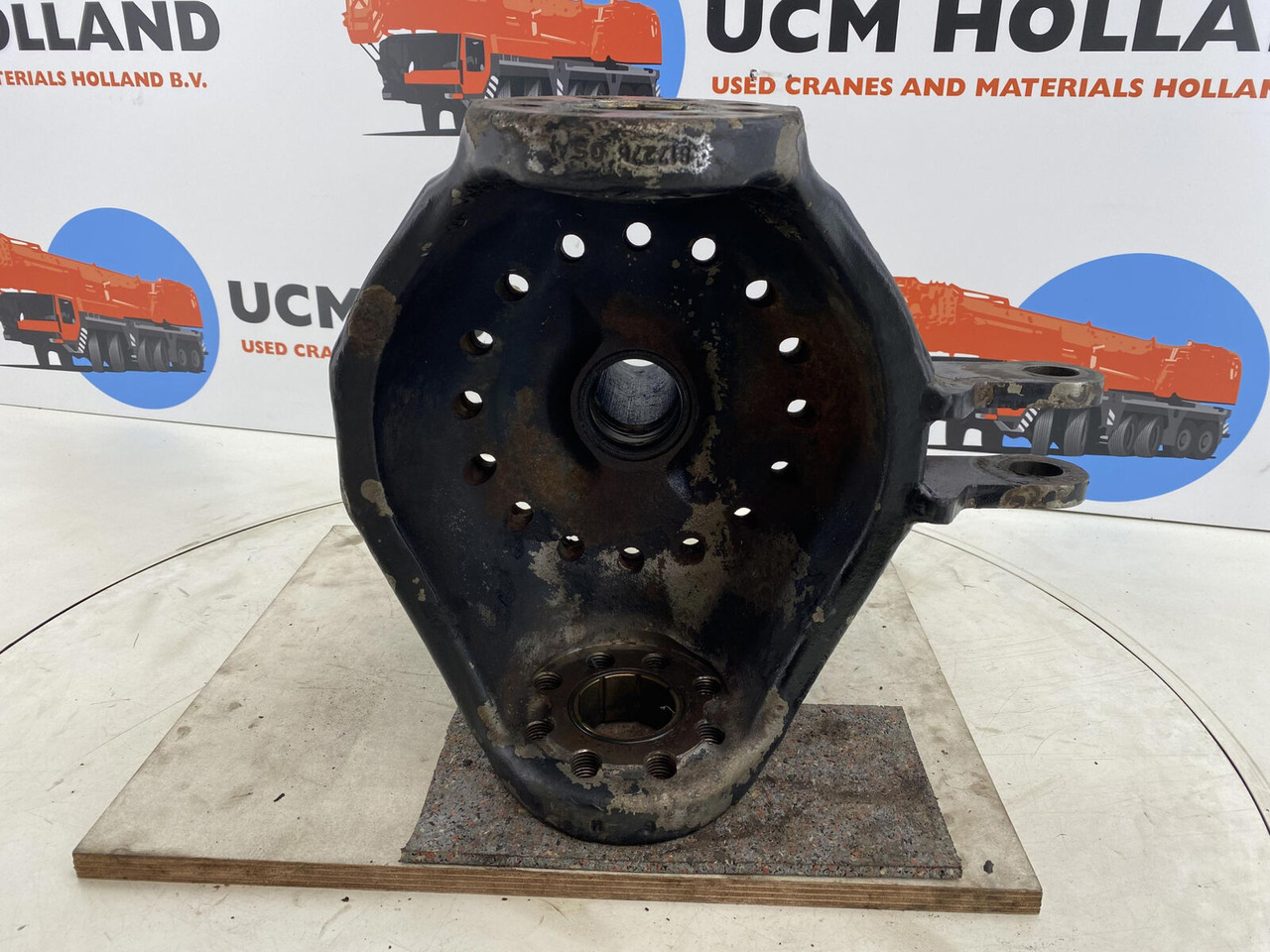 Terex Demag AC 35 Steering knuckle 16 holes axle 2 right - Rukavc točka za Pokretni kran: slika 5 Terex Demag AC 35 Steering knuckle 16 holes axle 2 right - Rukavc točka za Pokretni kran: slika 5