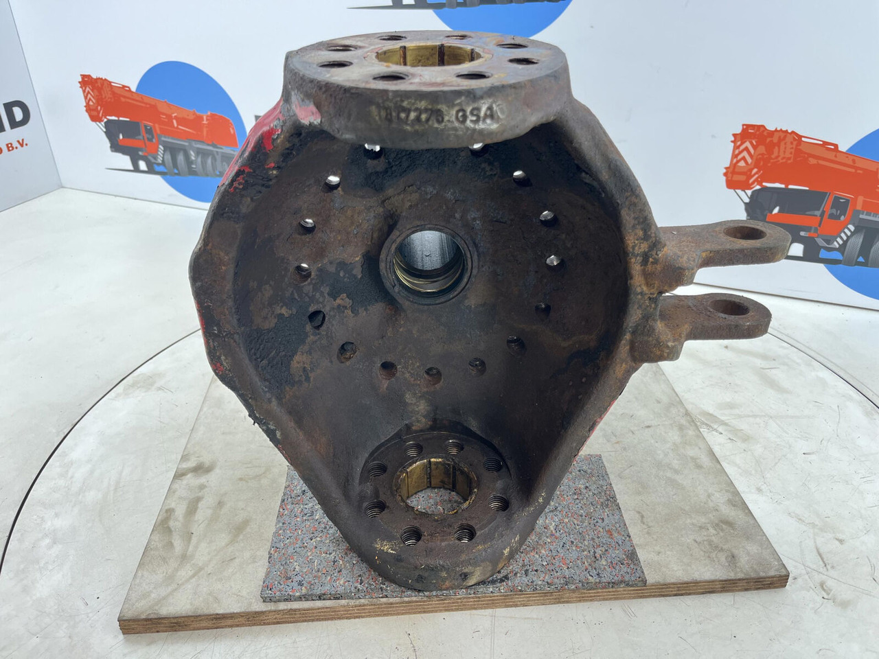 Terex Demag AC35 Steering knuckle 16 holes axle 2 right - Rukavc točka za Pokretni kran: slika 5 Terex Demag AC35 Steering knuckle 16 holes axle 2 right - Rukavc točka za Pokretni kran: slika 5