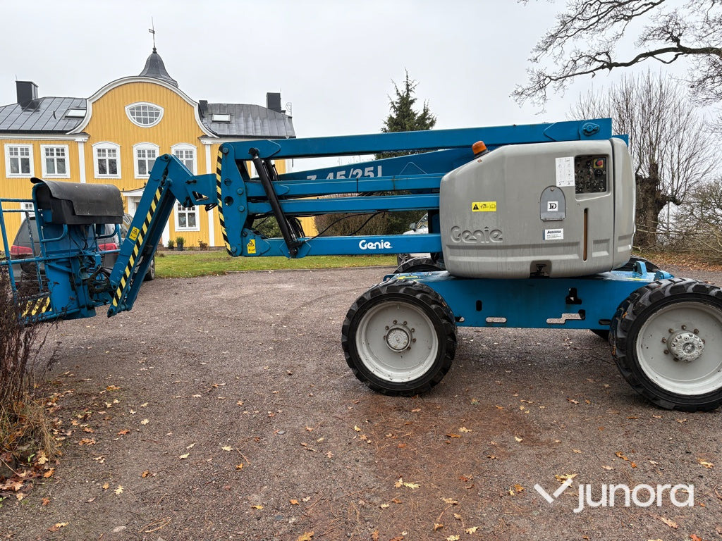 Bomlift - Genie Z-45/25J - Zglobna platforma: slika 2 Bomlift - Genie Z-45/25J - Zglobna platforma: slika 2