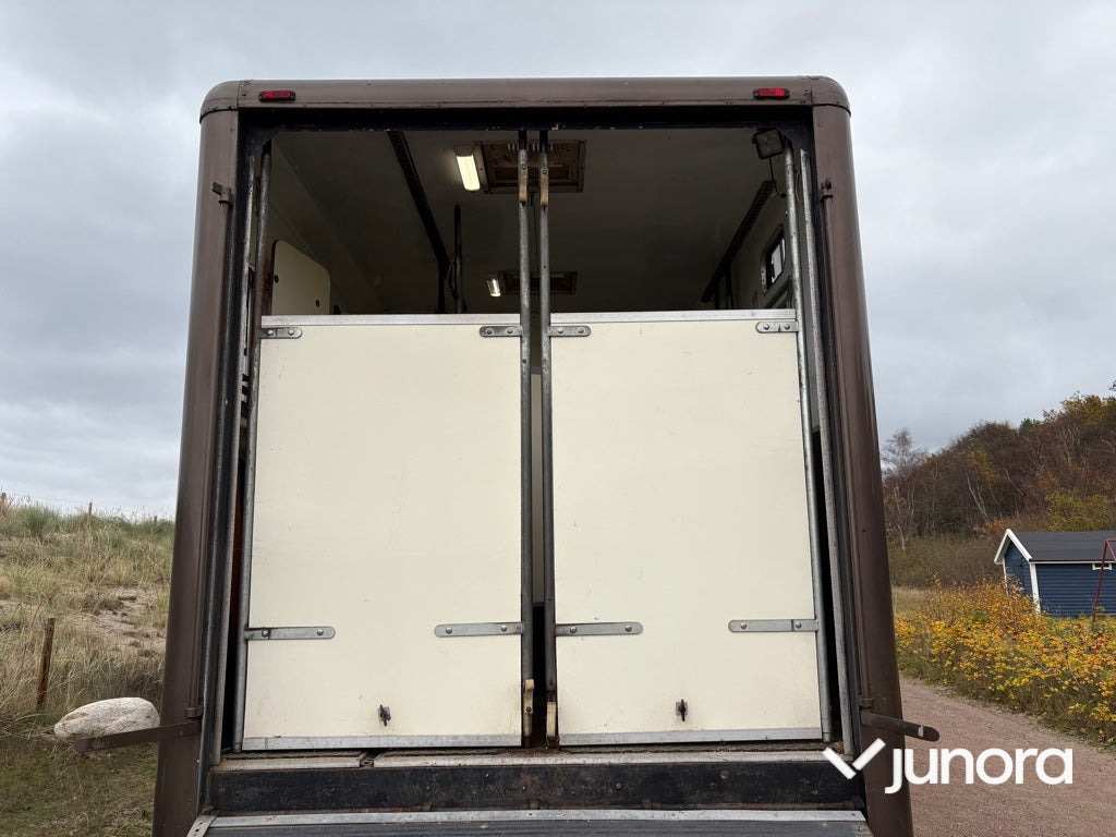 Hästlastbil - Volvo, FL-240, Whittaker - Kamioni za prevoz konja: slika 5 Hästlastbil - Volvo, FL-240, Whittaker - Kamioni za prevoz konja: slika 5