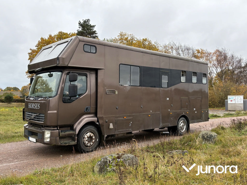 Hästlastbil - Volvo, FL-240, Whittaker - Kamioni za prevoz konja: slika 1 Hästlastbil - Volvo, FL-240, Whittaker - Kamioni za prevoz konja: slika 1