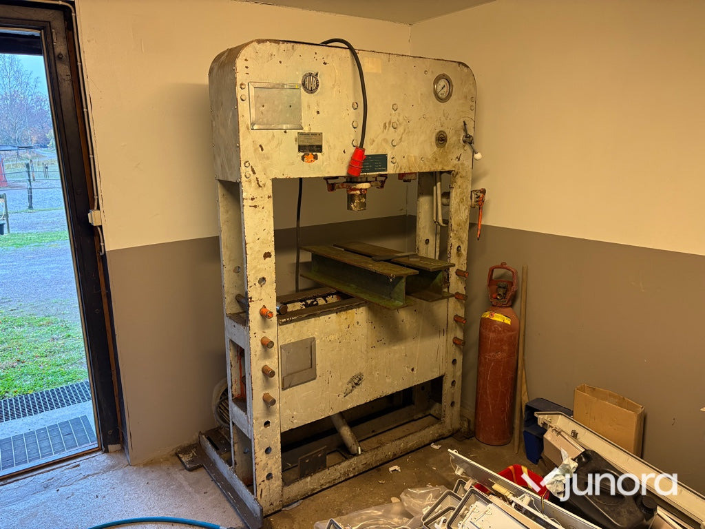 Hydraulpress - Hiab H100E, 100 ton - Mašina za obradu metala: slika 2 Hydraulpress - Hiab H100E, 100 ton - Mašina za obradu metala: slika 2