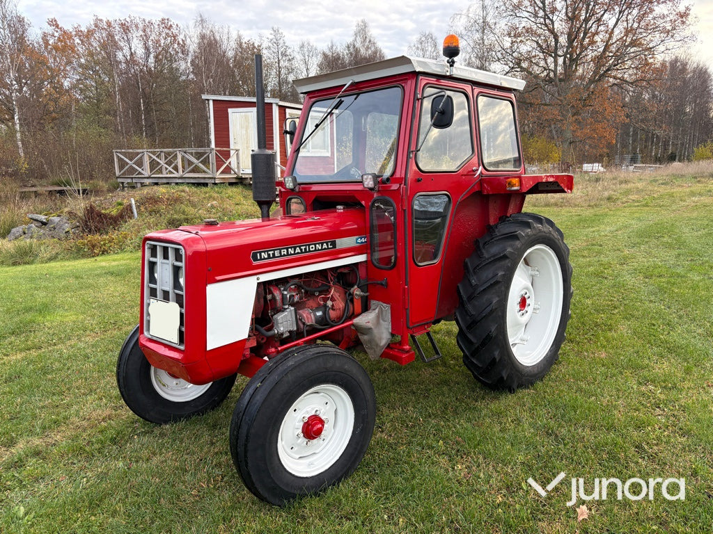 Traktor - International 444 - Traktor: slika 1 Traktor - International 444 - Traktor: slika 1
