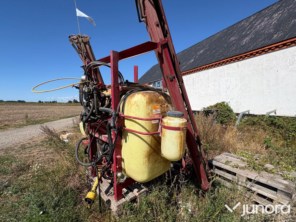 Växtspruta - Hardi, 1000L, 12M - Prskalica montirana na traktor: slika 2 Växtspruta - Hardi, 1000L, 12M - Prskalica montirana na traktor: slika 2