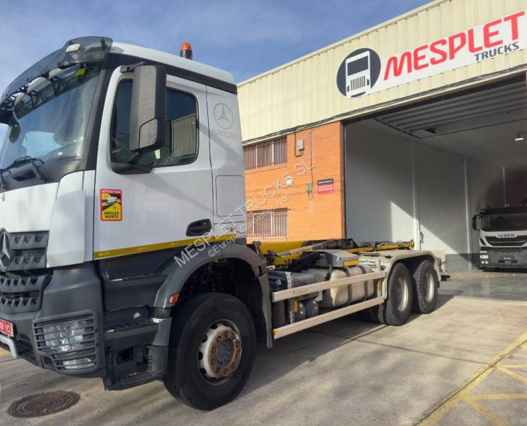 Mercedes Arocs 2645 K - Kamion sa hidrauličnom kukom: slika 1 Mercedes Arocs 2645 K - Kamion sa hidrauličnom kukom: slika 1