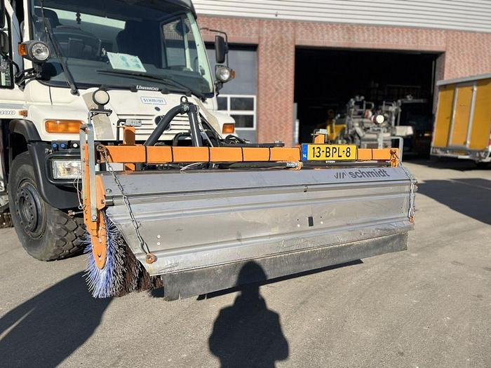 Mercedes-Benz Unimog U400 U400 4 x 2 / Schmidt SK350 sweeper - Autočistilica: slika 5 Mercedes-Benz Unimog U400 U400 4 x 2 / Schmidt SK350 sweeper - Autočistilica: slika 5