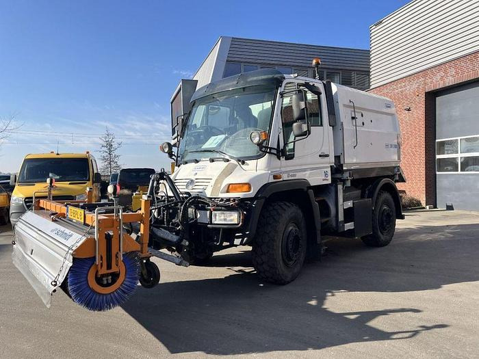 Mercedes-Benz Unimog U400 U400 4 x 2 / Schmidt SK350 sweeper - Autočistilica: slika 4 Mercedes-Benz Unimog U400 U400 4 x 2 / Schmidt SK350 sweeper - Autočistilica: slika 4