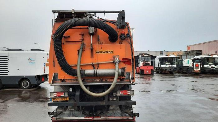 VOLVO M9 4x2R + Johnston Beam VX800 Road Cleaner - Autočistilica: slika 3 VOLVO M9 4x2R + Johnston Beam VX800 Road Cleaner - Autočistilica: slika 3