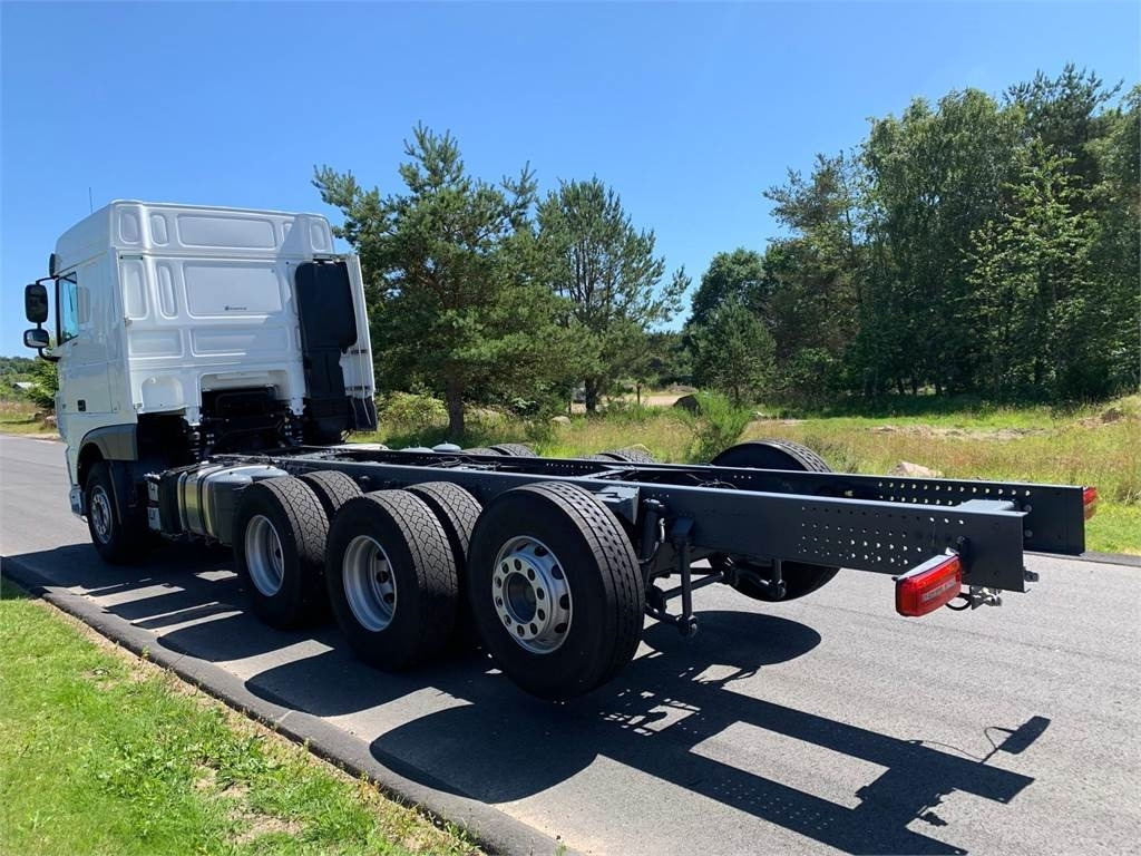 DAF XF 430 FAW 8x4*4 Tridem - Kamion sa golom šasijom i zatvorenom kabinom: slika 3 DAF XF 430 FAW 8x4*4 Tridem - Kamion sa golom šasijom i zatvorenom kabinom: slika 3