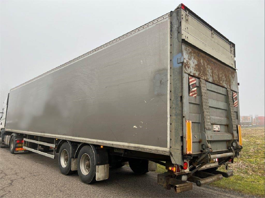 Fruehauf 13,6 mtr box - lodretstående lift - Poluprikolica sa zatvorenim sandukom: slika 4 Fruehauf 13,6 mtr box - lodretstående lift - Poluprikolica sa zatvorenim sandukom: slika 4