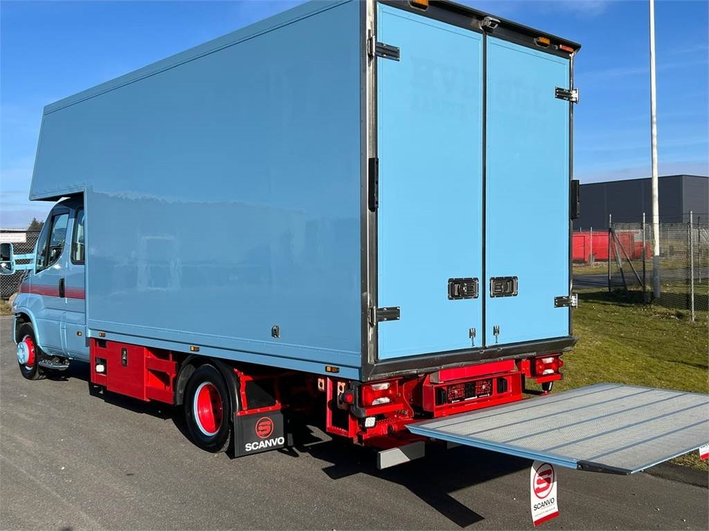 Iveco Daily 70C18 - dobbelt cab - Kamion sa zatvorenim sandukom: slika 2 Iveco Daily 70C18 - dobbelt cab - Kamion sa zatvorenim sandukom: slika 2