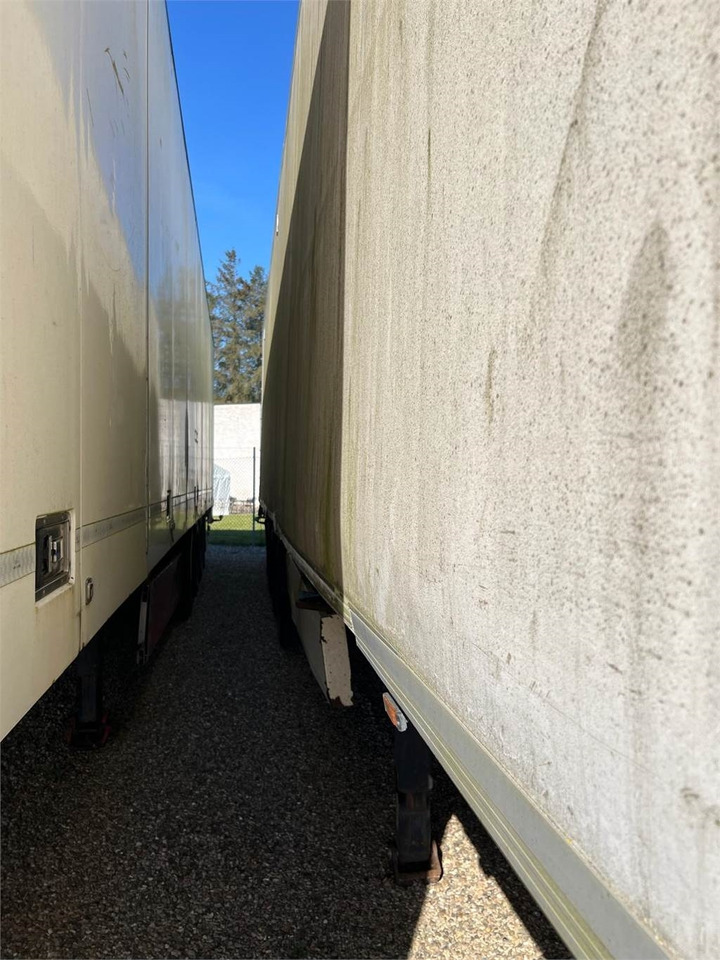 Krone 13,6 mtr boks - Poluprikolica sa zatvorenim sandukom: slika 2 Krone 13,6 mtr boks - Poluprikolica sa zatvorenim sandukom: slika 2