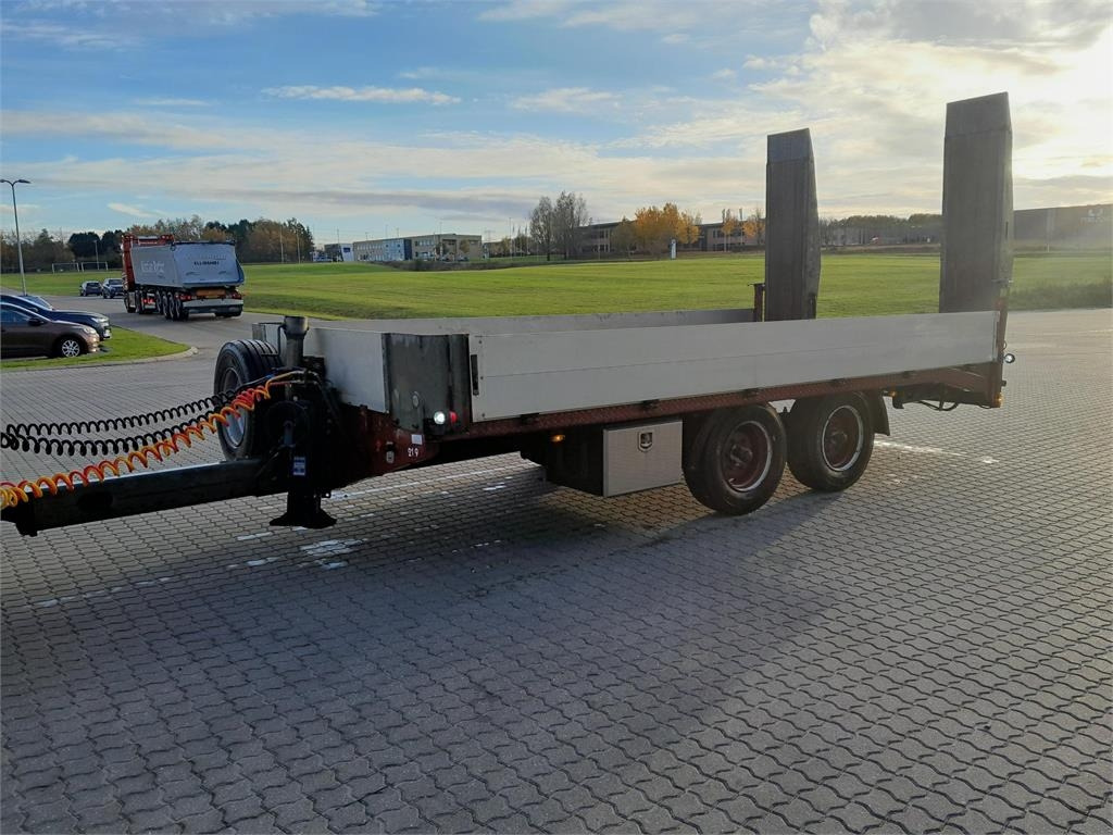 MTDK KC200 11,8 ton 5,2 mtr lad + ramper - Niska prikolica za prevoz: slika 1 MTDK KC200 11,8 ton 5,2 mtr lad + ramper - Niska prikolica za prevoz: slika 1