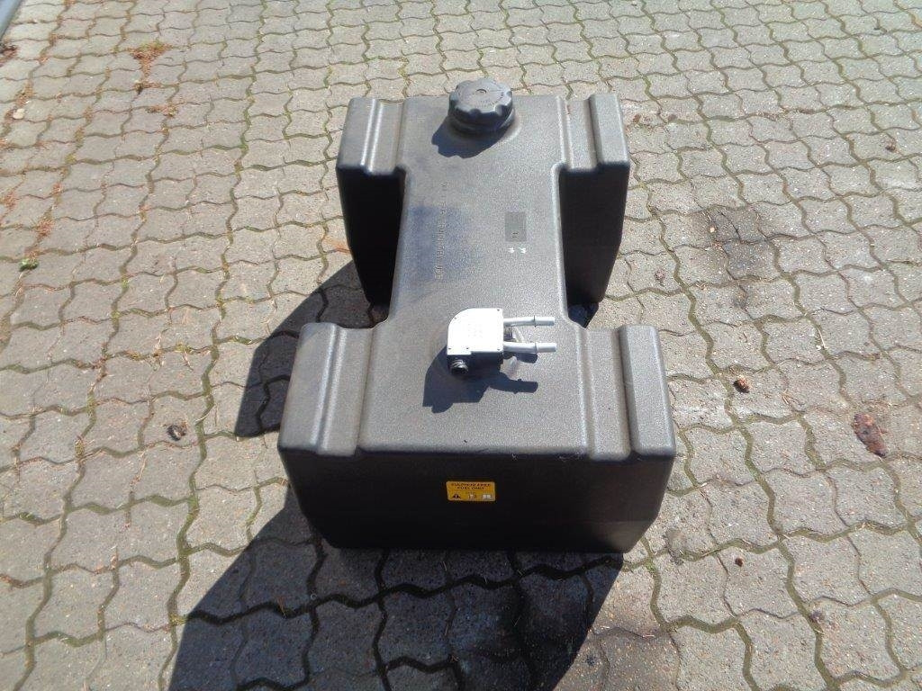 Mercedes-Benz 100 L plast (H formet) Dieseltank - Rezervoar za gorivo za Kamion: slika 3 Mercedes-Benz 100 L plast (H formet) Dieseltank - Rezervoar za gorivo za Kamion: slika 3