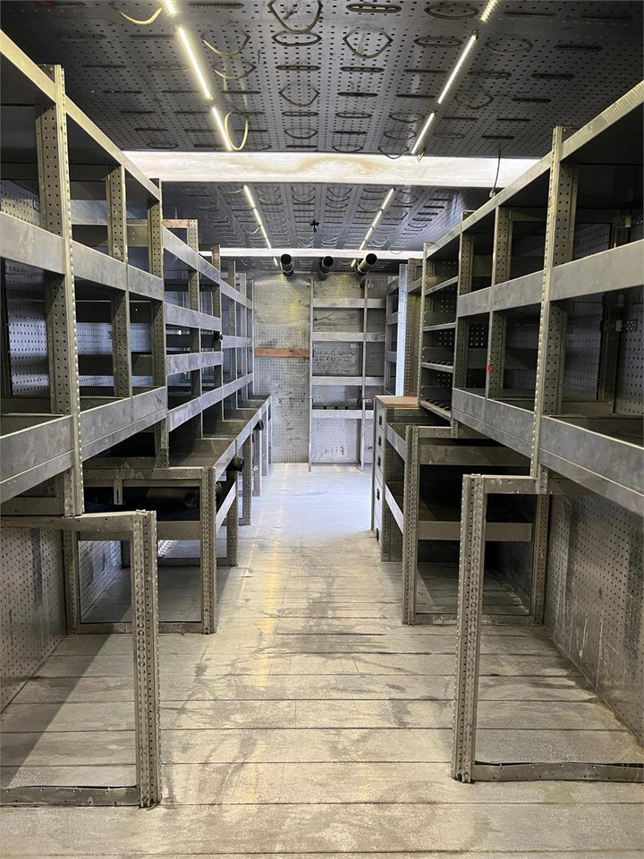 Mercedes-Benz Antos 1824 LnR - Kamion sa zatvorenim sandukom: slika 2 Mercedes-Benz Antos 1824 LnR - Kamion sa zatvorenim sandukom: slika 2