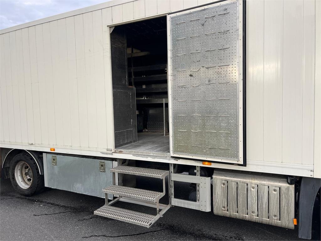 Kamion sa zatvorenim sandukom Mercedes-Benz Antos 1824 LnR: slika 8