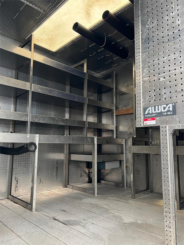 Mercedes-Benz Antos 1824 LnR - Kamion sa zatvorenim sandukom: slika 5 Mercedes-Benz Antos 1824 LnR - Kamion sa zatvorenim sandukom: slika 5