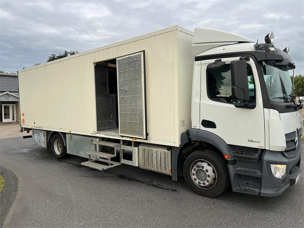 Mercedes-Benz Antos 1824 LnR  - Kamion sa zatvorenim sandukom: slika 1 Mercedes-Benz Antos 1824 LnR  - Kamion sa zatvorenim sandukom: slika 1