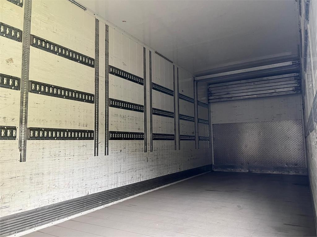 Mercedes-Benz Econic 1827 L  - Kamion sa zatvorenim sandukom: slika 4 Mercedes-Benz Econic 1827 L  - Kamion sa zatvorenim sandukom: slika 4