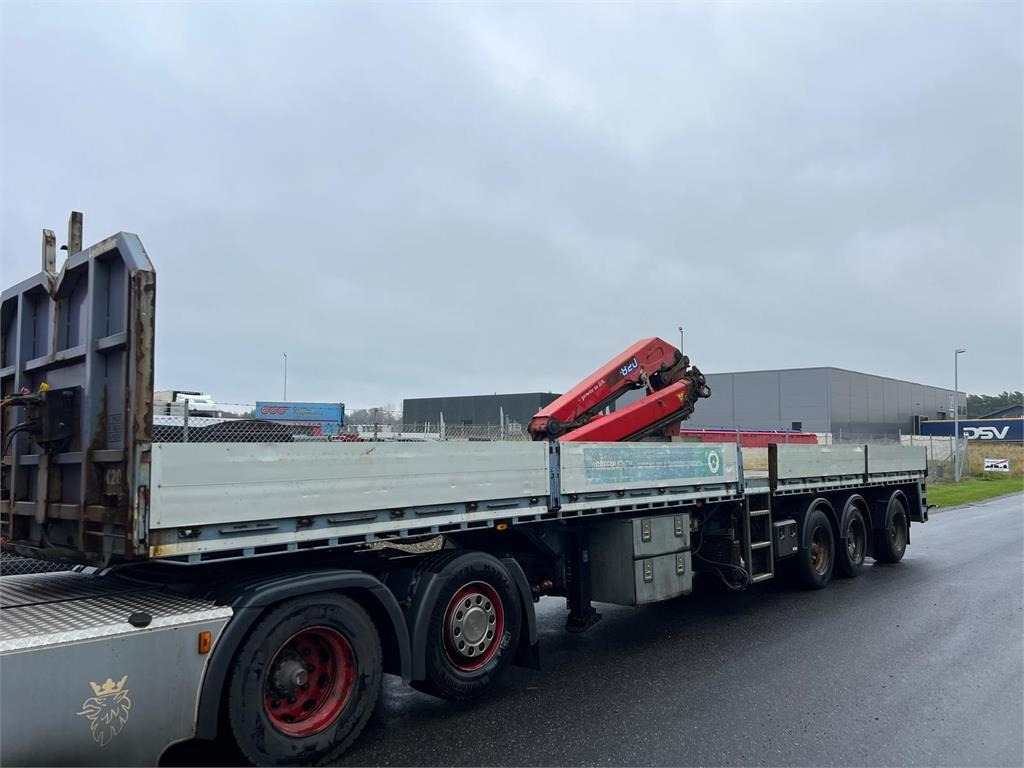 Leci 13,6 mtr. HMF 1820K3 - Poluprikolica: slika 1 Leci 13,6 mtr. HMF 1820K3 - Poluprikolica: slika 1