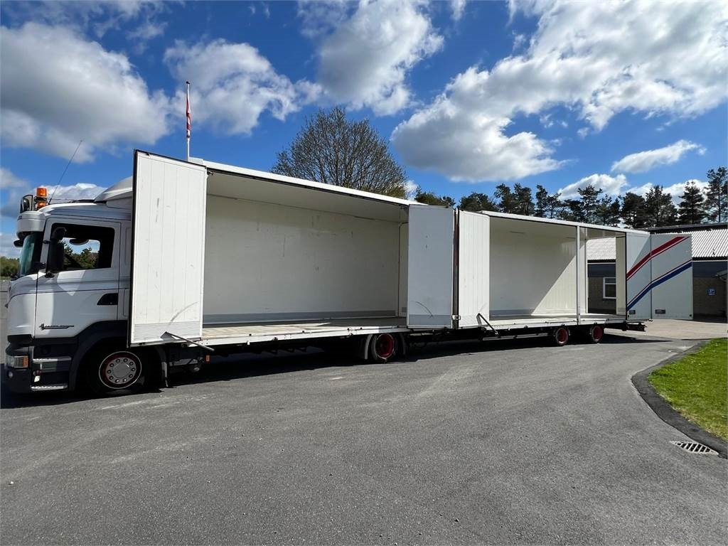 Scania R410 DB 4x2 MLB + tandem trailer 121m3 - Kamion sa zatvorenim sandukom: slika 1 Scania R410 DB 4x2 MLB + tandem trailer 121m3 - Kamion sa zatvorenim sandukom: slika 1