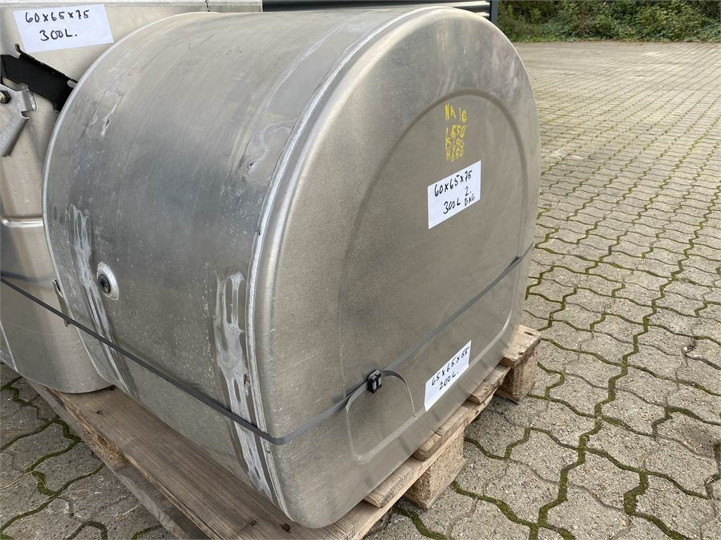 Volvo 200 ltr Dieseltank - Rezervoar za gorivo za Kamion: slika 2 Volvo 200 ltr Dieseltank - Rezervoar za gorivo za Kamion: slika 2