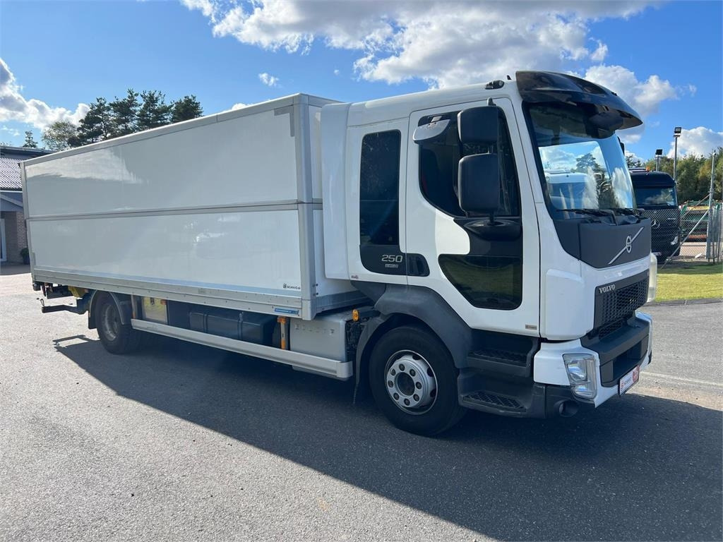 Volvo FL 250 16 ton - Kamion sa zatvorenim sandukom: slika 3 Volvo FL 250 16 ton - Kamion sa zatvorenim sandukom: slika 3
