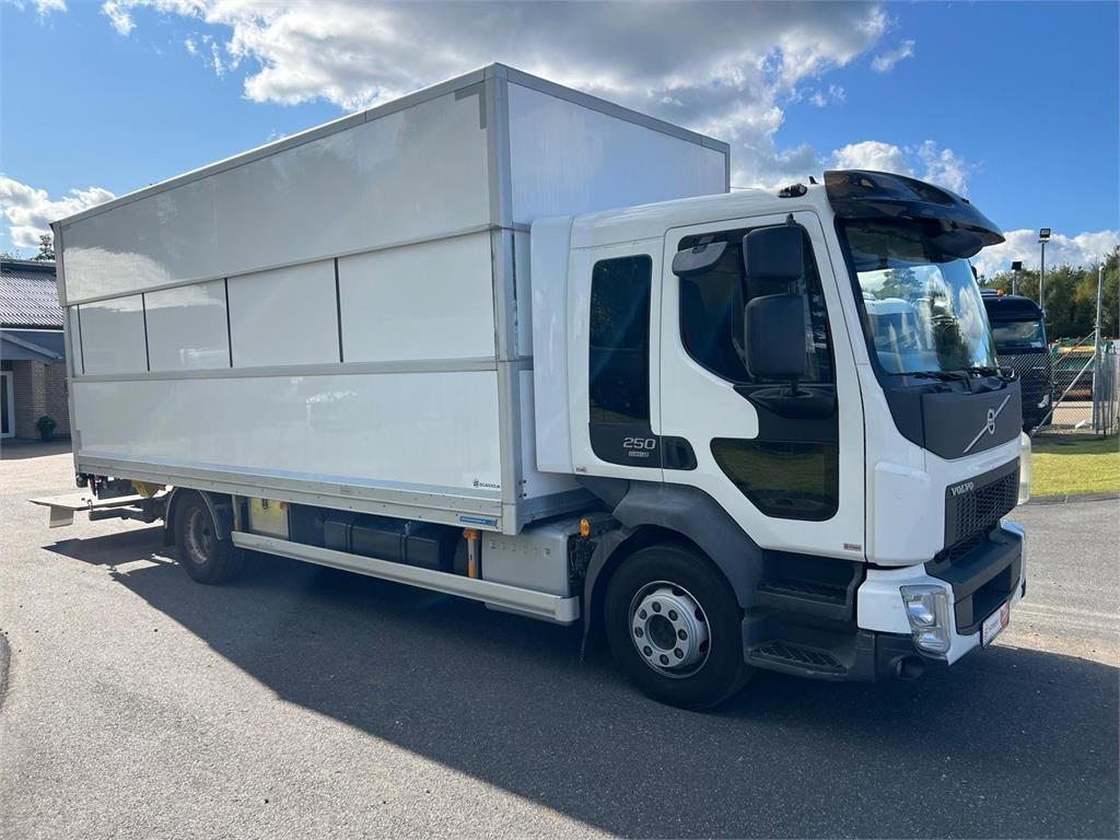 Volvo FL 250 16 ton - Kamion sa zatvorenim sandukom: slika 4 Volvo FL 250 16 ton - Kamion sa zatvorenim sandukom: slika 4