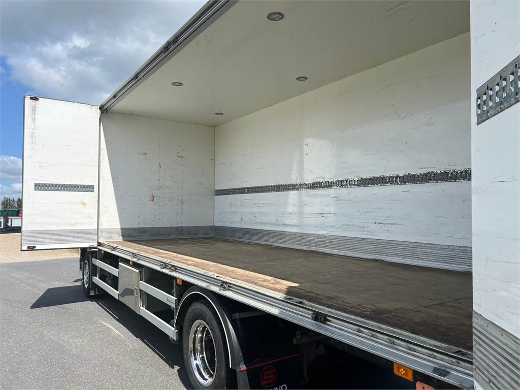 Volvo FM330 - Kamion sa zatvorenim sandukom: slika 4 Volvo FM330 - Kamion sa zatvorenim sandukom: slika 4
