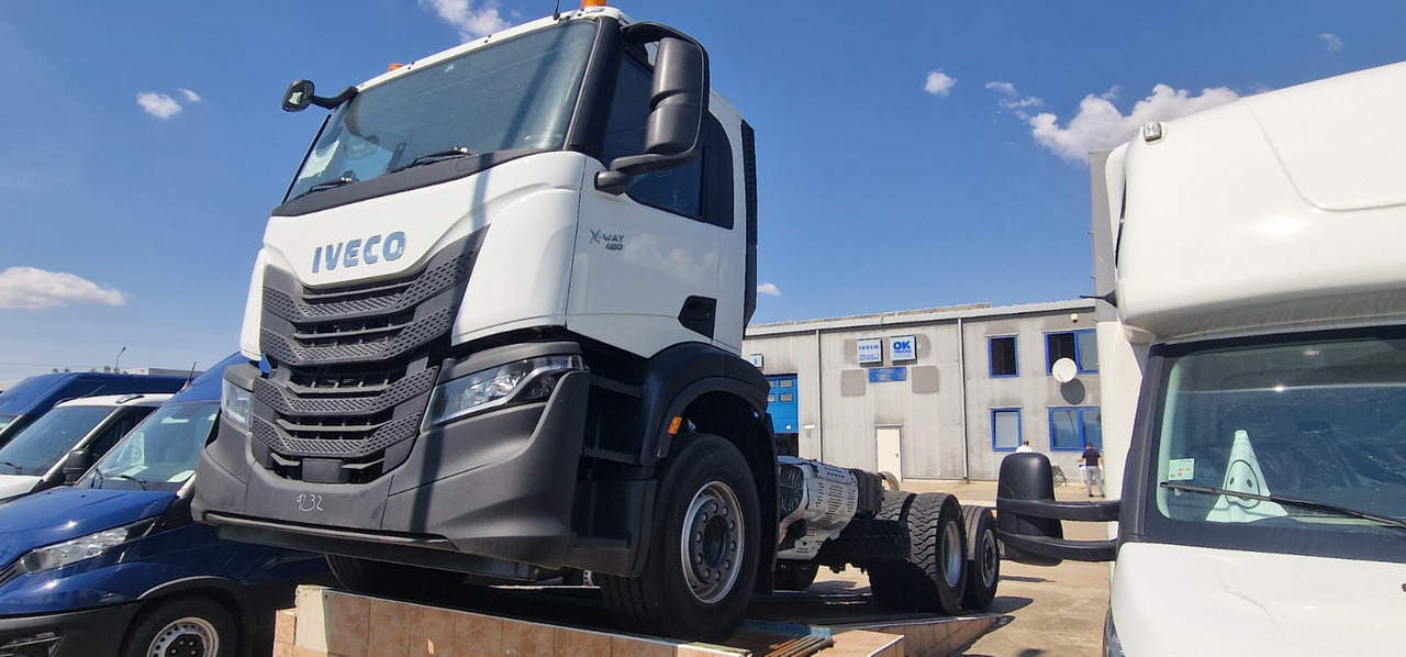 IVECO AD280X48Y?PS HR ON+ - FF6Y - Kamion sa golom šasijom i zatvorenom kabinom: slika 1 IVECO AD280X48Y?PS HR ON+ - FF6Y - Kamion sa golom šasijom i zatvorenom kabinom: slika 1