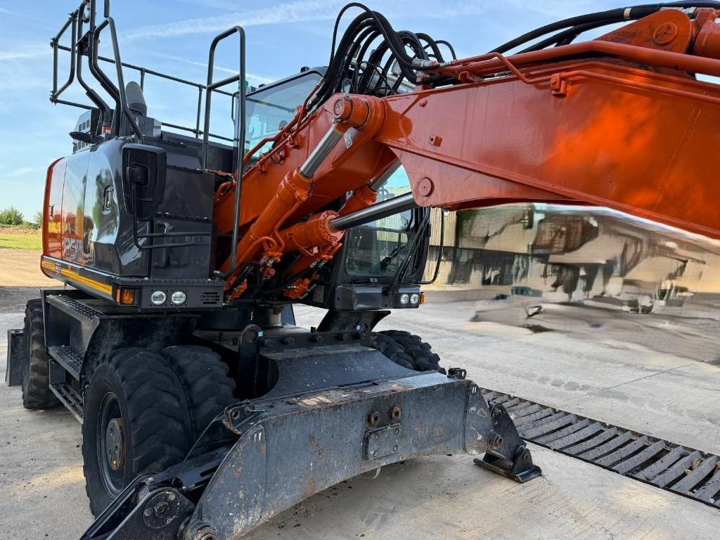 Hitachi ZX 135 W-7 - Bager točkaš: slika 5 Hitachi ZX 135 W-7 - Bager točkaš: slika 5