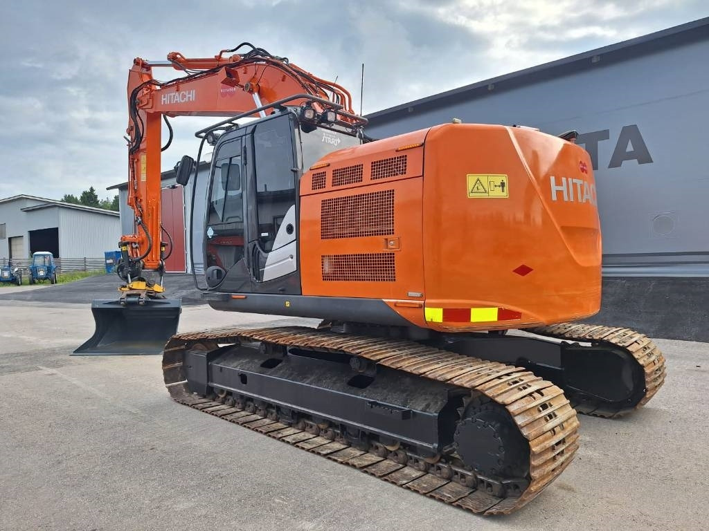 Hitachi ZX225USLC-5 PYÖRITTÄJÄLLÄ - Bager guseničar: slika 2 Hitachi ZX225USLC-5 PYÖRITTÄJÄLLÄ - Bager guseničar: slika 2