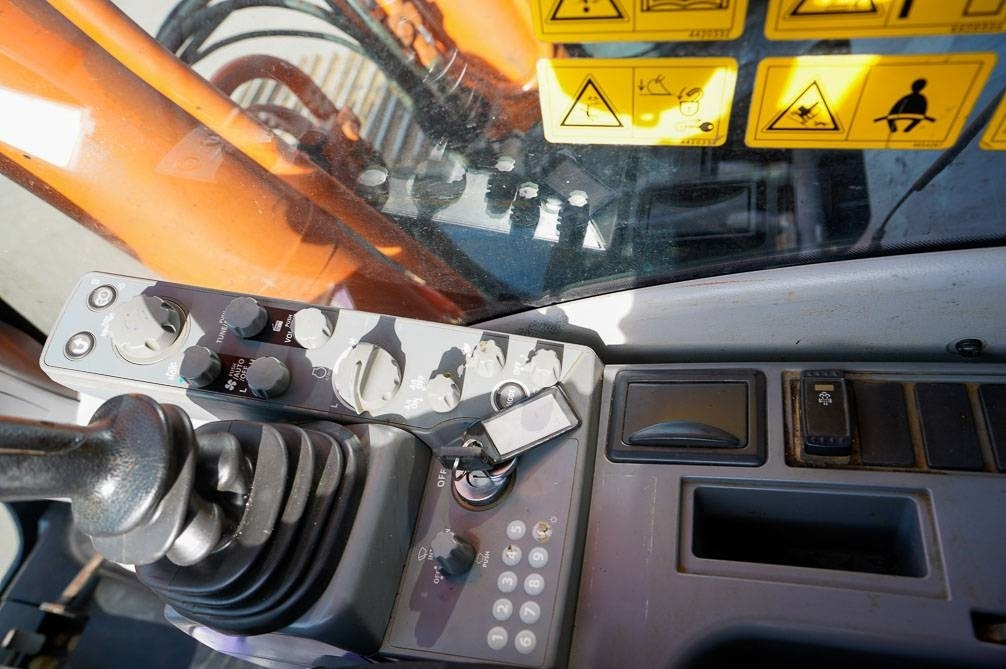 Hitachi ZX350LC-6 UUSI ALAKERTA  Hitachi ZX350LC-6 UUSI ALAKERTA: slika 22